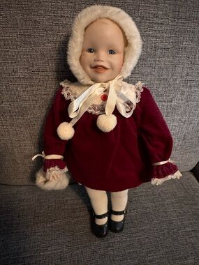 Yolanda’s Picture Perfect Babies 14”Porcelain Jennifer Doll